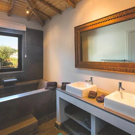 Por Do Sol Is A Wonderful 6 Bedroom Carvoeiro - Ac And Private Pool ヴィラ